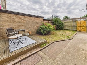 Enclose Rear Garden- click for photo gallery